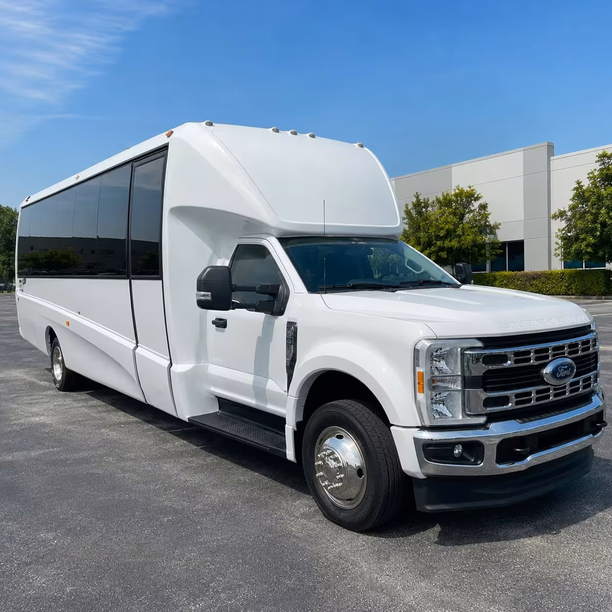 rialto 18 passenger minibus rental